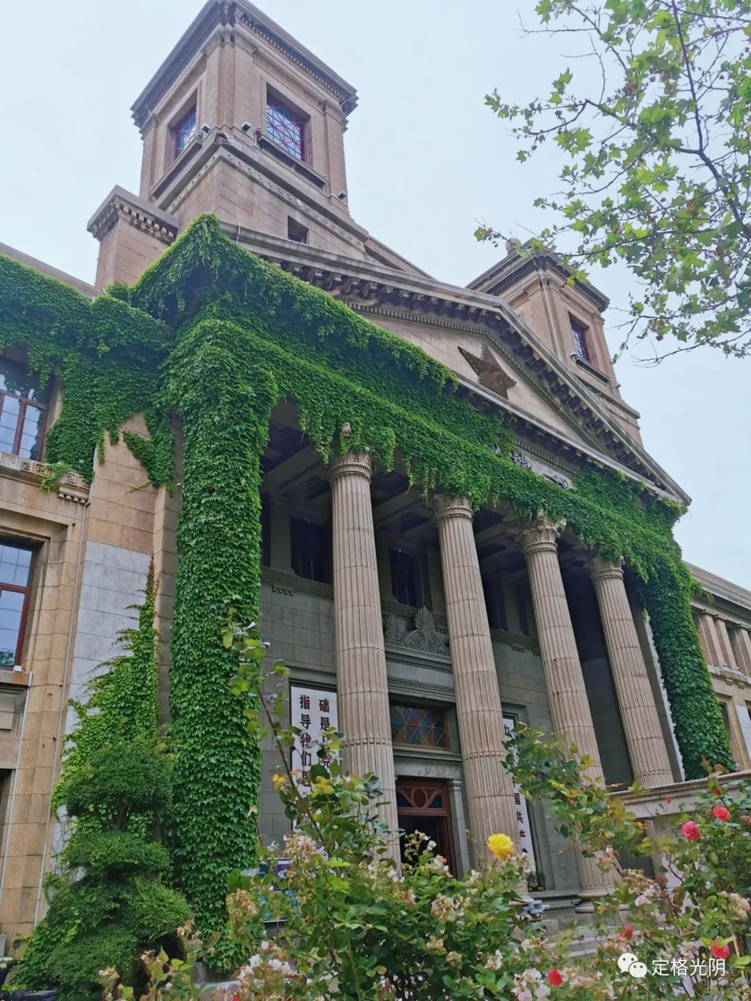 这里欧式建筑遍布，曾是青岛的“华尔街”，青岛这条老街值得一看