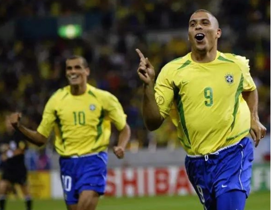 足球公认的三大球王是谁,足球界公认的球王