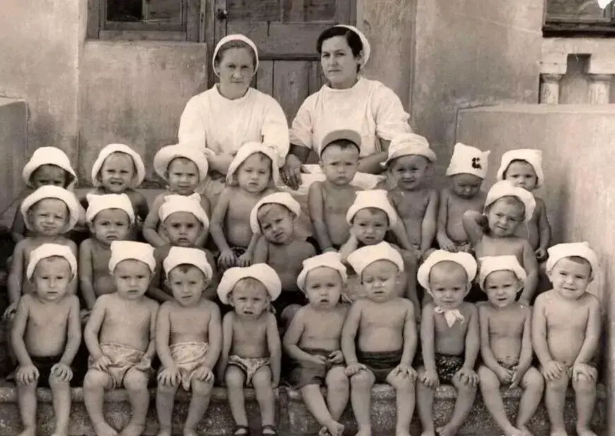 中国历史上最强悍的团队合影,埃菲尔铁塔最著名合影