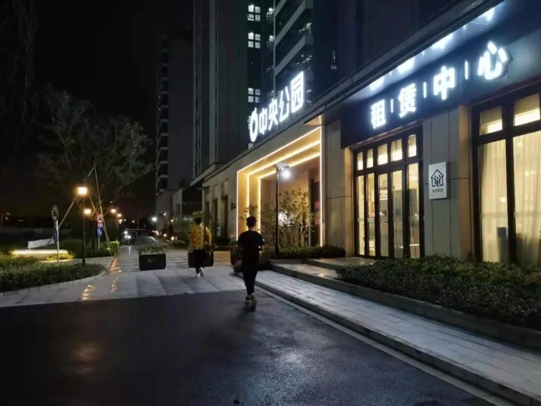 谁在美兰湖站挂上了口罩