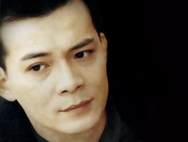 容忍妻子出轨，屡遭背叛却不离婚，黄日华才是真男人