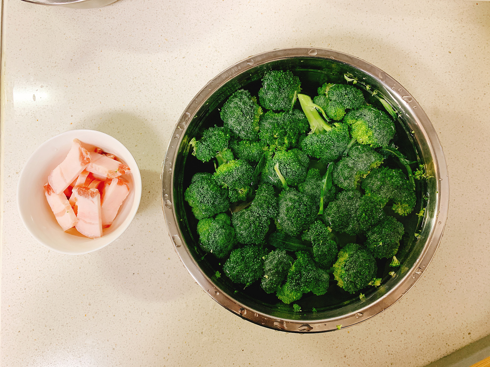 清炒西兰花需要先焯水吗,炒西兰花千万别焯水大厨教你一招