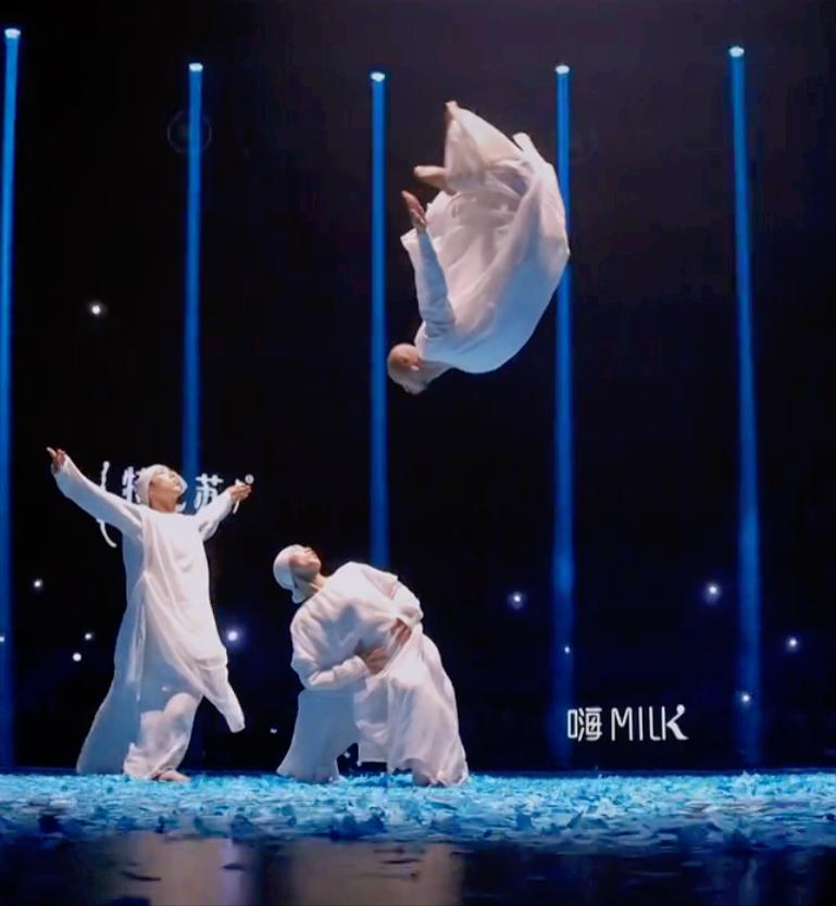 在《舞蹈风暴》里,做虔诚的舞者,还是为胜负赌上决心的竞技者?