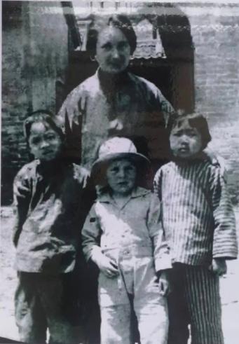 身高145体重80斤正常吗女生,身高145体重80