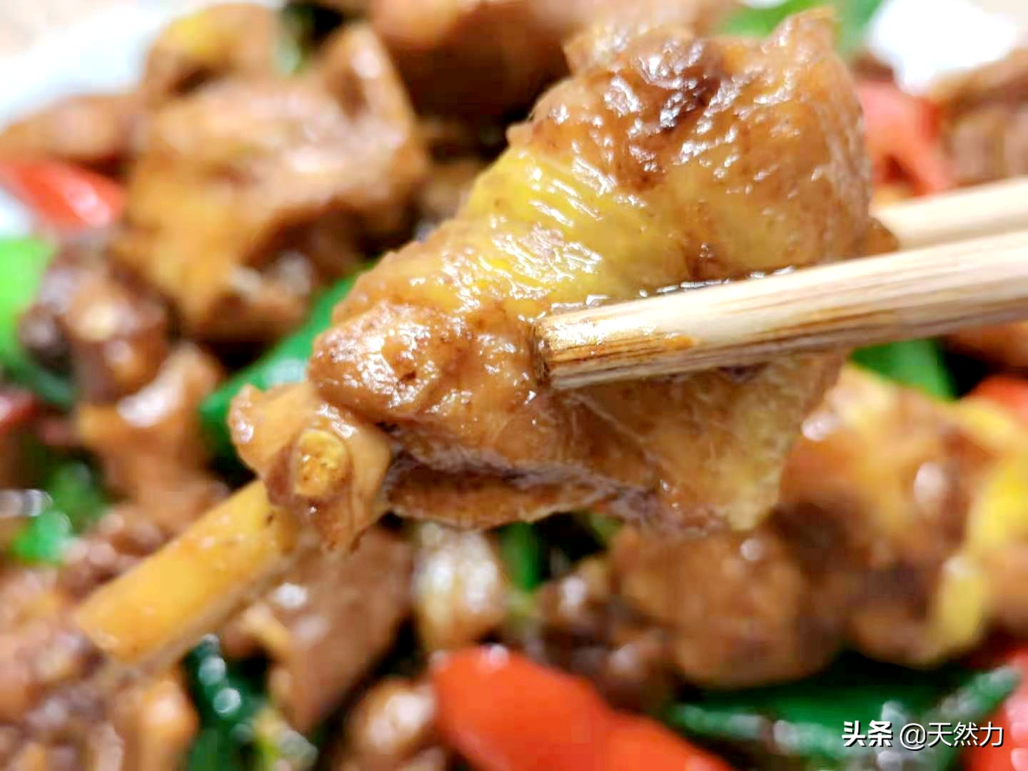 炒鸡怎么做不腥又好吃,炒鸡怎么做才能又香又嫩