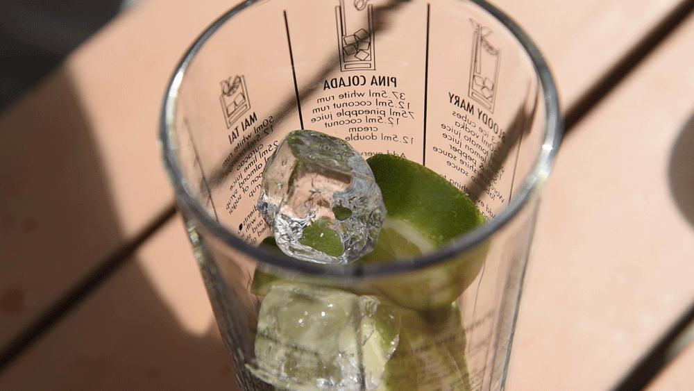 luckincoffee瑞幸咖啡生椰拿铁,复刻瑞幸生椰丝绒拿铁