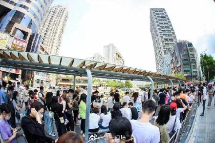 5万桌排队,饮品代购炒到600元一杯!交警也急了…网友:我都能去趟长沙了