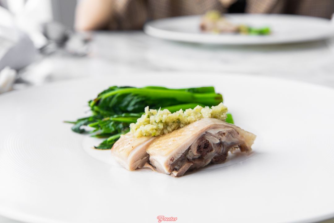 在唐阁，不止有难忘的美食体验，更有43层才能触及的海口绝美风景