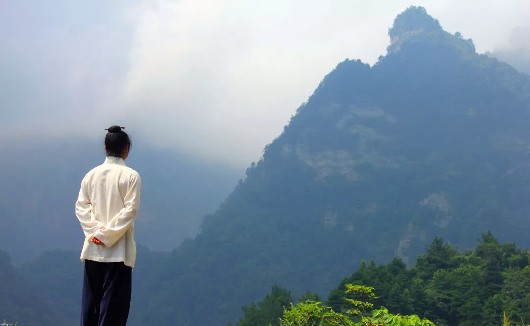 读易经可以让你的业绩翻番,易经讲月盈则亏