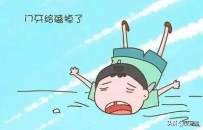 小孩把牙磕进去了怎么办,孩子磕到牙齿正确的处理方法