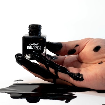 “最黑”的黑色：颜色也可以独有！色彩争议是如何引发艺术不和的