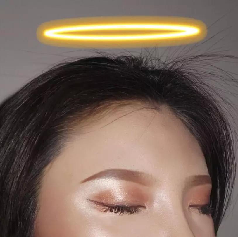 佟丽娅将任春晚主持，却被质疑稳输董卿？但在妆容上她确实赢了..