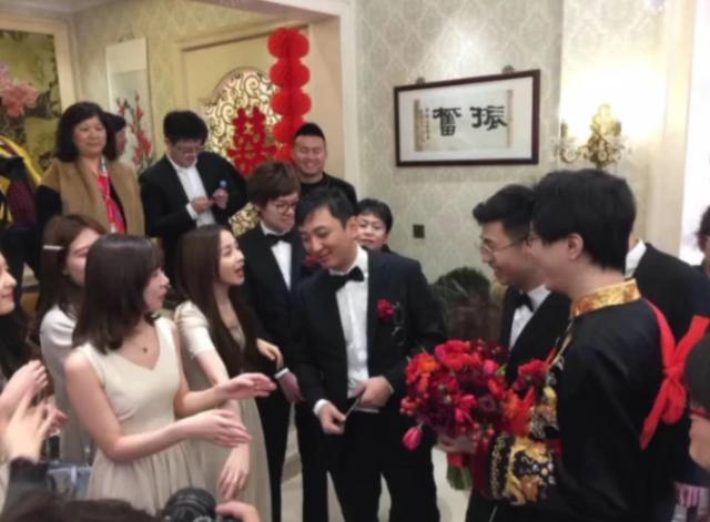 王思聪参加婚礼送劳斯莱斯,王思聪参加老同学婚礼随礼