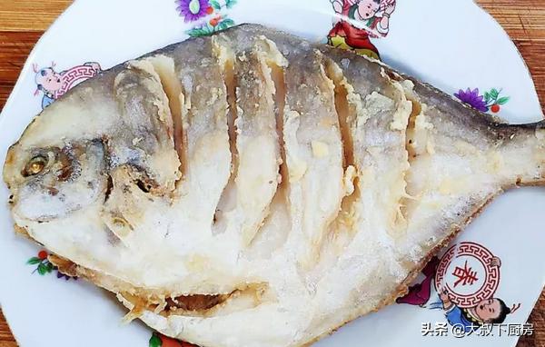 大叔家的早春美味:红烧鲳鱼,香气扑鼻,鱼肉香嫩,家人爱吃!