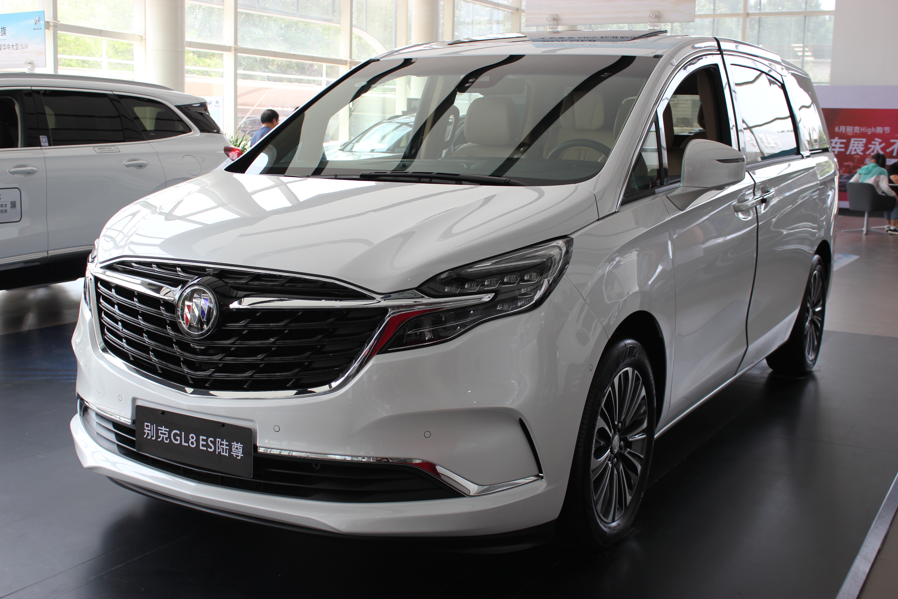 体验丐版gl8,新款别克gl8陆尊用车体验