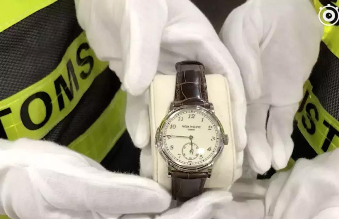 海关查到空表盒怎么处理,行李箱前面有一个小盒子