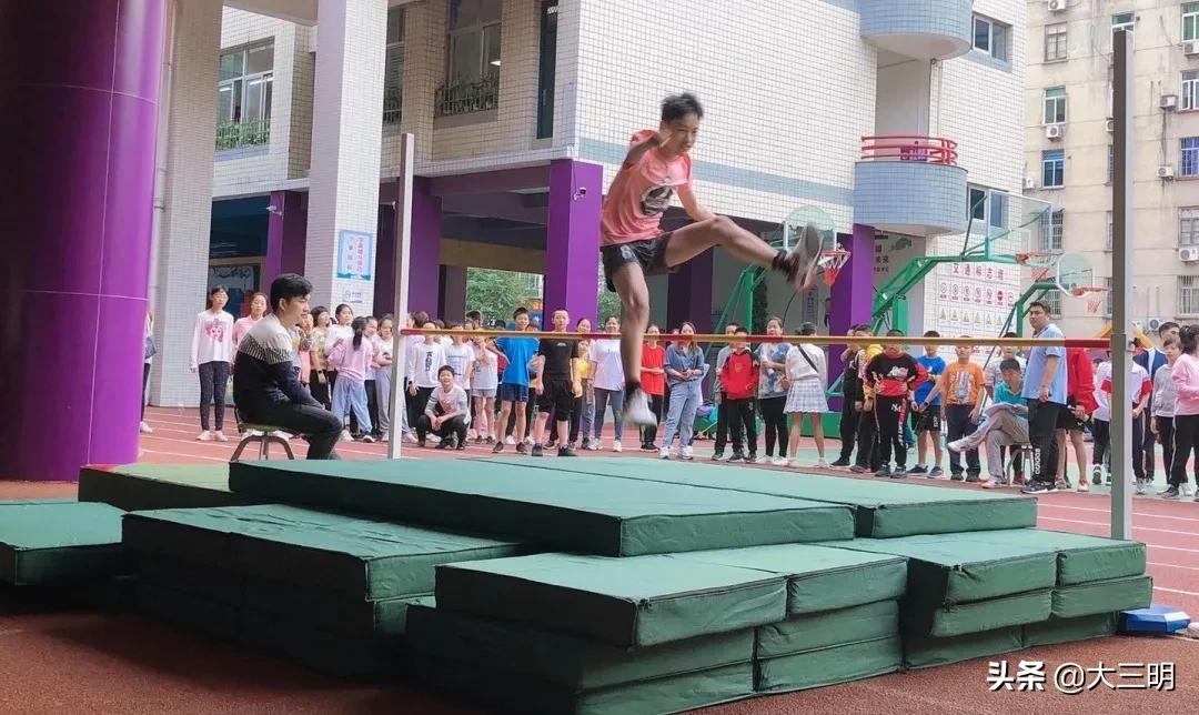 全力以复从心启航黑板报,向阳中学校运会活动