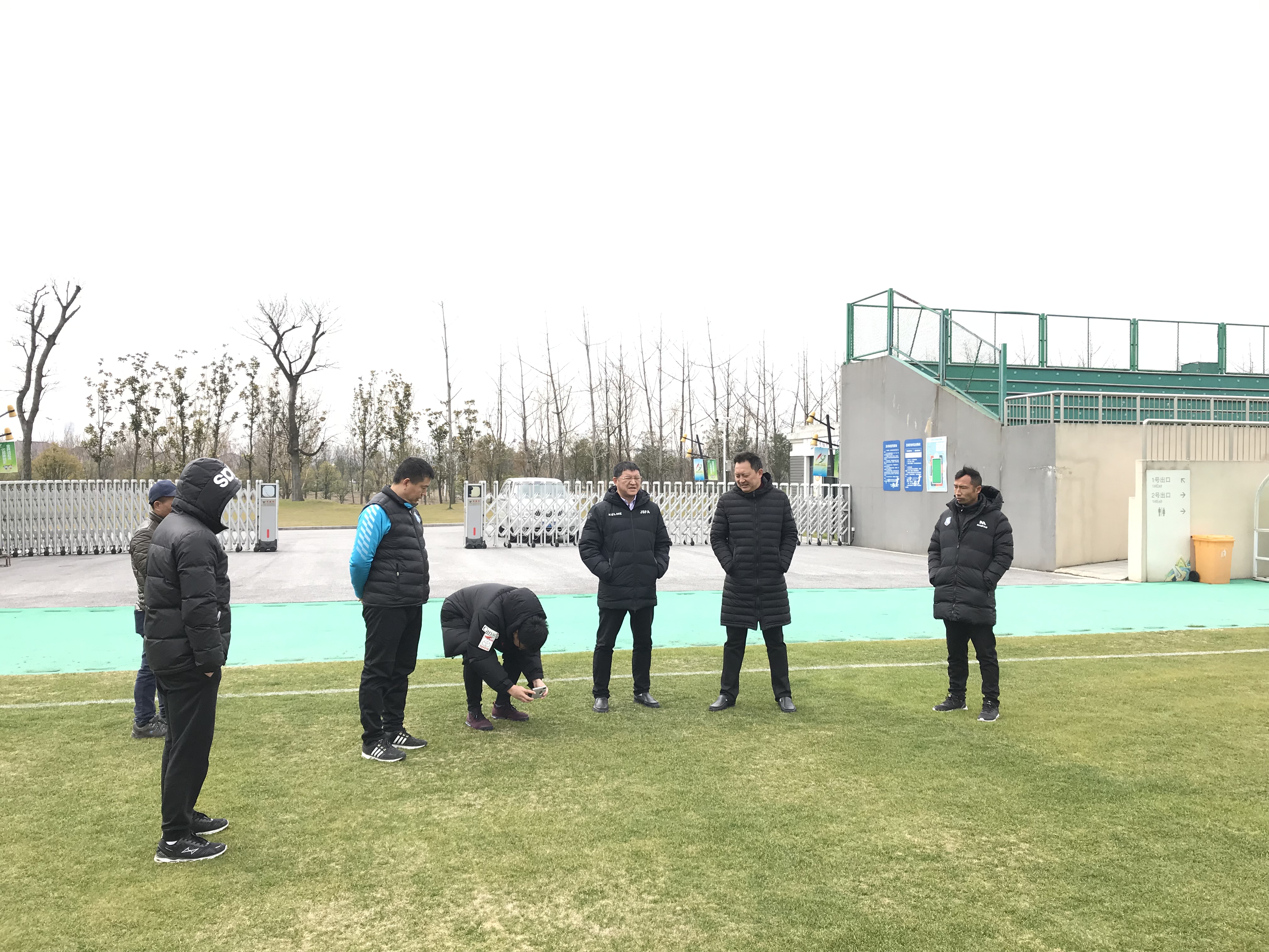 足协参观中国足球小将,扬州政府代表团考察