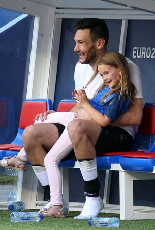 足球场外的慈父时刻　这10位球星宝贝吸睛程度胜过老爸