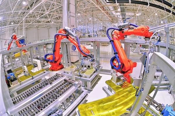 雄关漫道开拓进取,雄关漫道扬帆起航