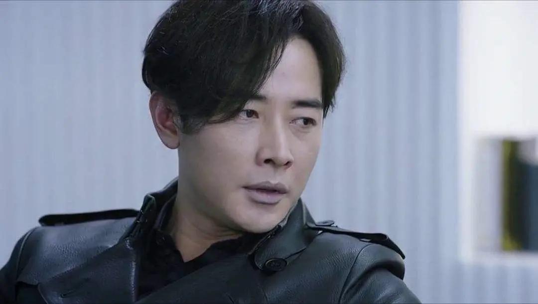 罗晋的嘴唇为什么发黑,罗晋的嘴唇为什么是紫色的