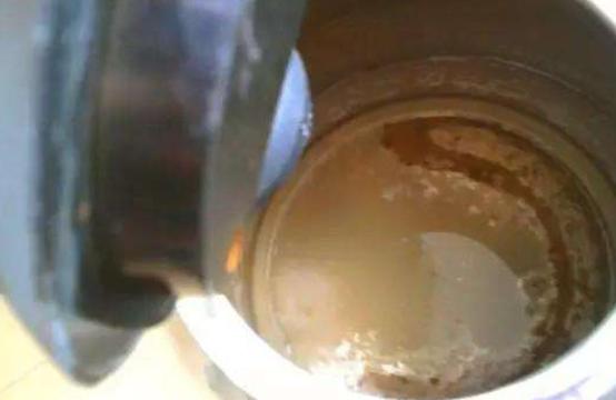 自来水烧开后为什么会有水垢,自来水里的水垢怎么形成的