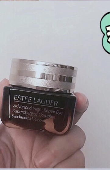 雅诗兰黛白金眼霜和sk2眼霜哪个好,十大公认好用眼霜视频推荐