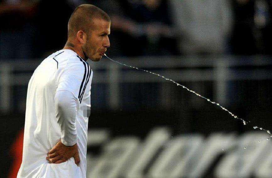 足球运动员训练完为什么要泡冰水,足球运动员训练后可以喝冰水吗