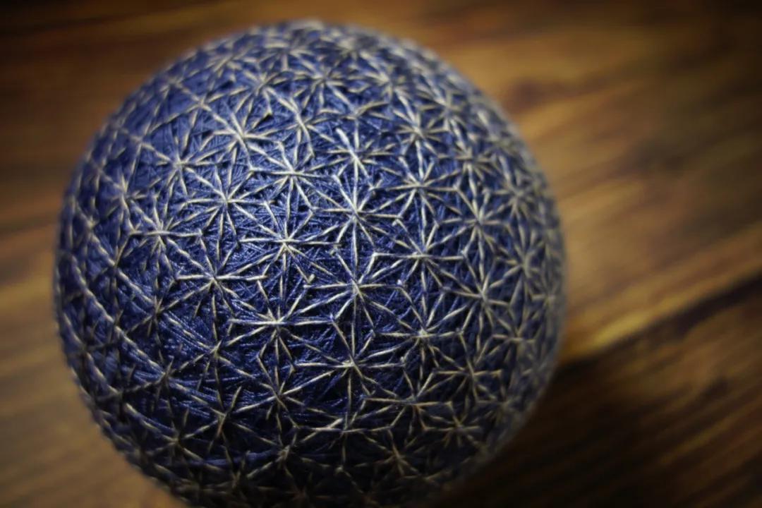 惊艳!“球上刺绣”你见过吗?她在球上绣出二十四节气,无数粉丝为之打call