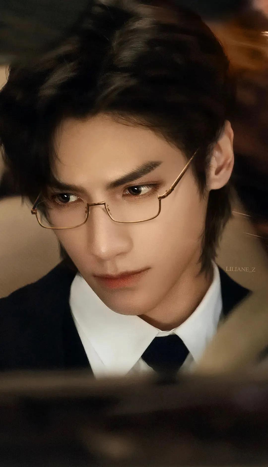 哪个男星演的狐狸精好看,长相最像狐狸精的演员