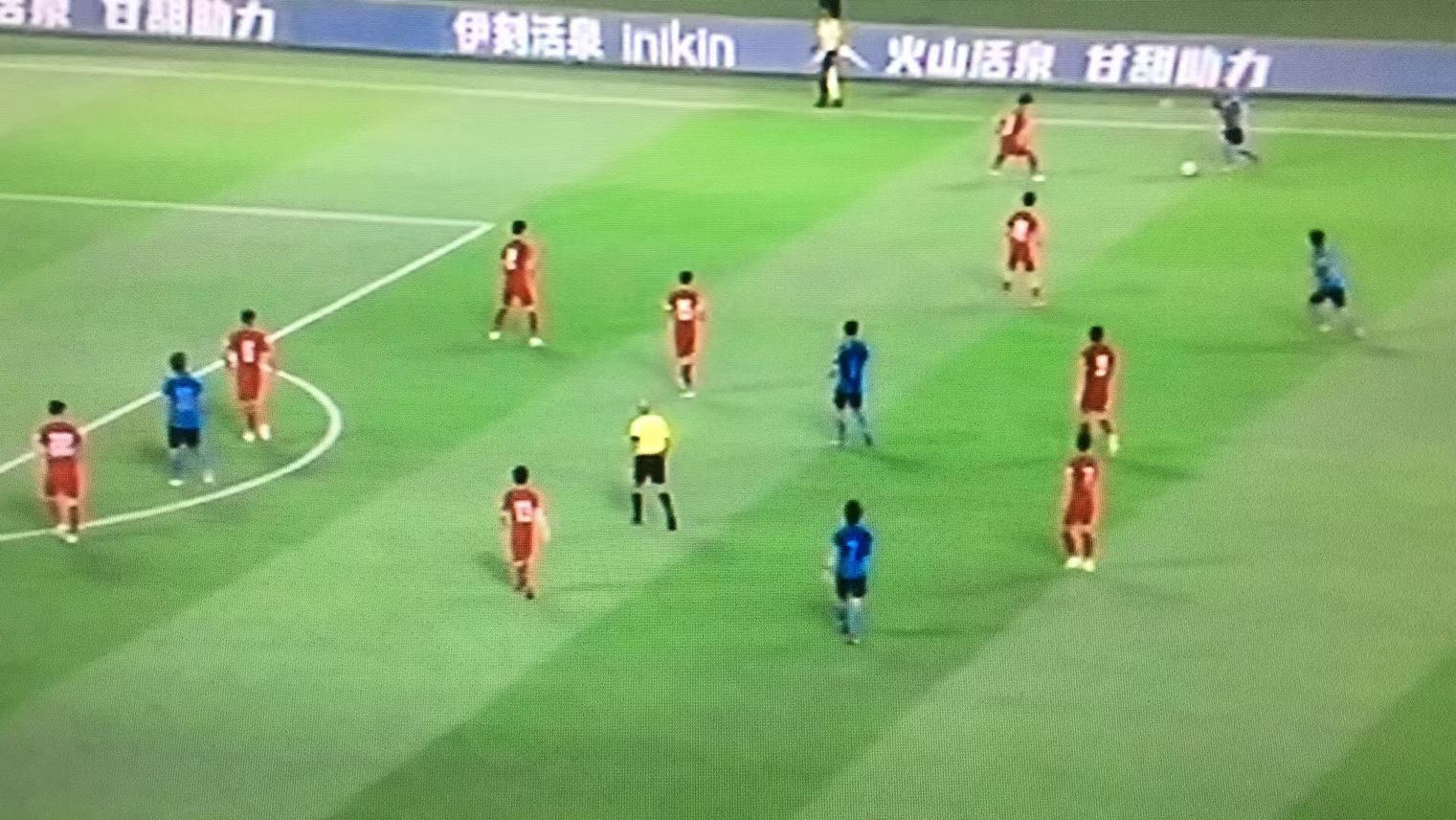 足球比赛中优势和劣势的战术安排,抛开成绩和实力不谈