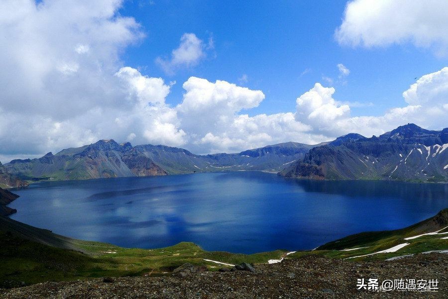 长白山西坡和北坡看天池区别,长白山北坡和西坡哪个能看全天池