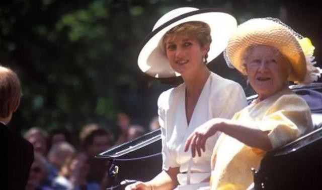英女王母亲宠爱戴安娜,英女王哈里奶奶