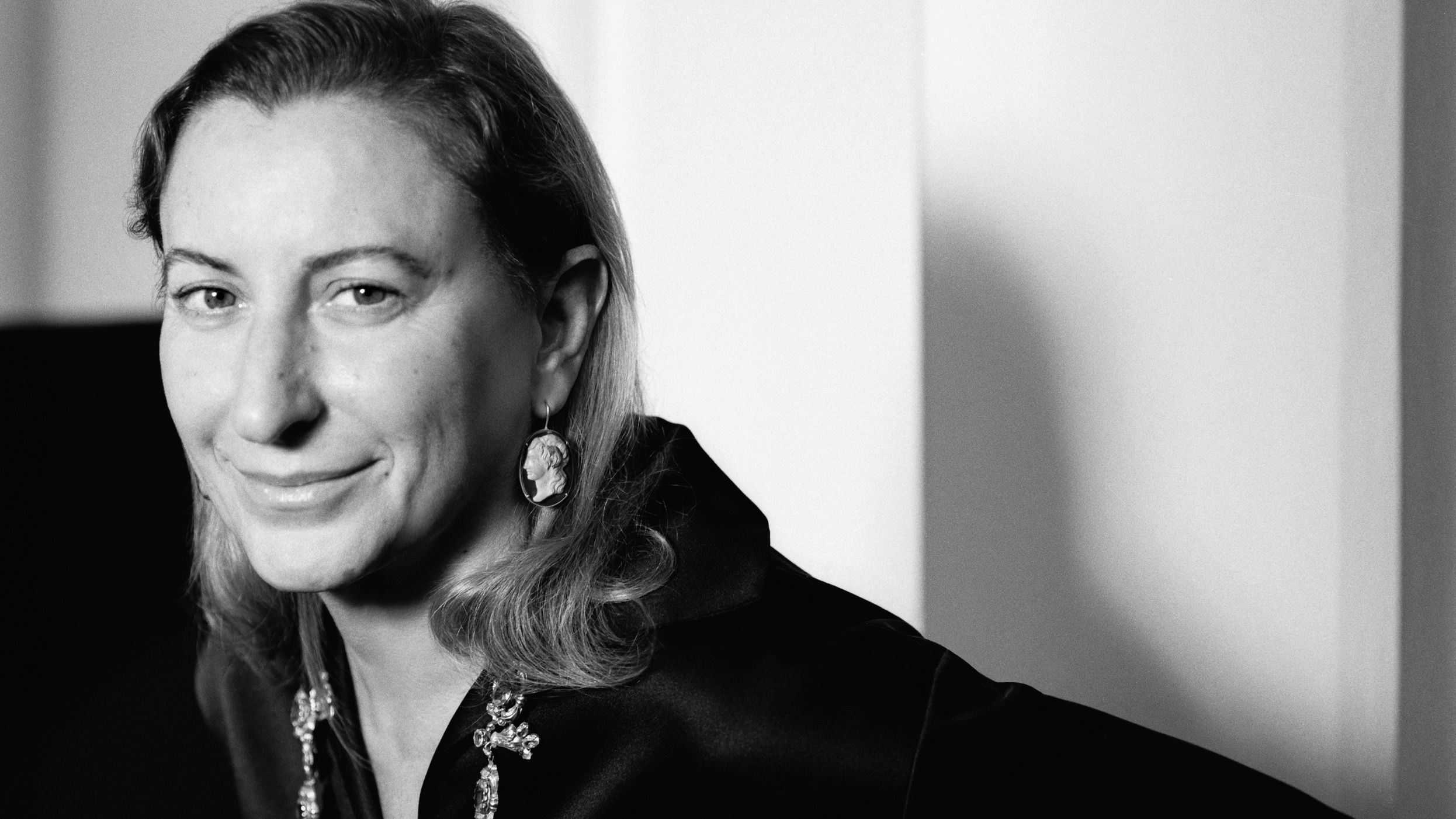 prada也涉及代言者的价值观,prada的吸引力法则