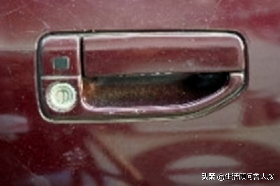 汽车塑料底盘很深的划痕怎么修复,怎么修复汽车划痕