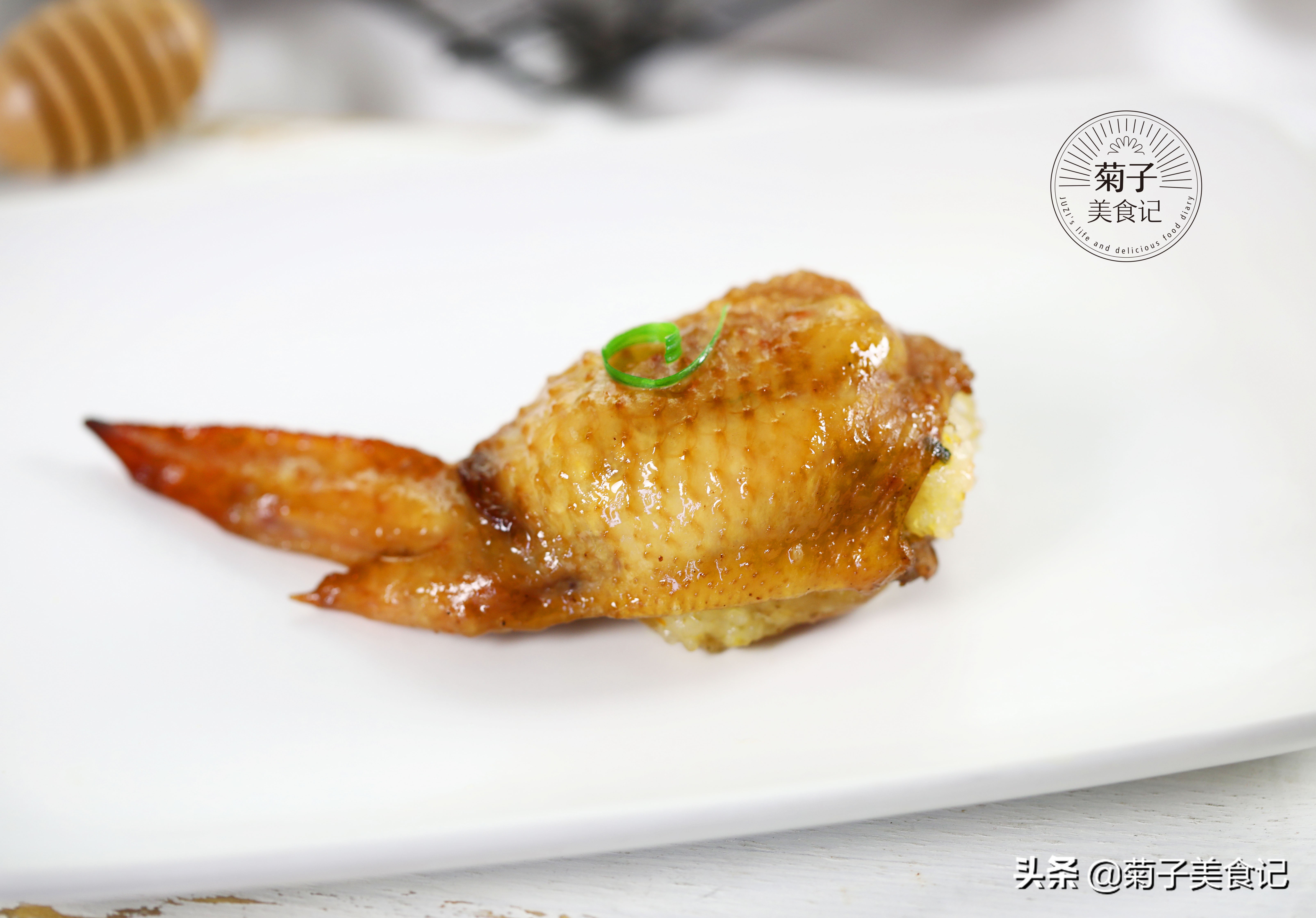 鸡翅包饭可真是太香了,鸡翅包饭一口吃完