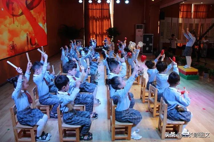 我校举行开学典礼暨教师节表彰会,学校召开教师节庆祝暨表彰大会