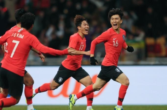 2017东亚杯中国2-2韩国,东亚杯第二场0比0平日本