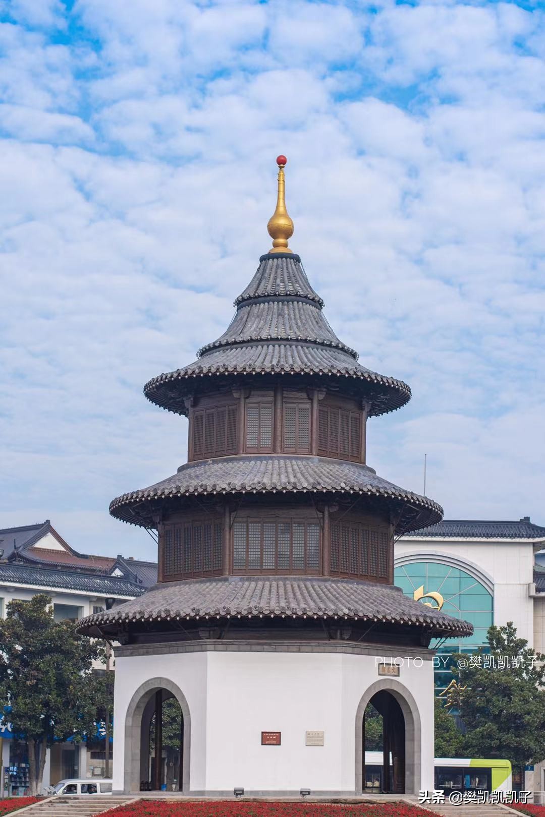 相距500米，文昌阁成了扬州地标，而历史悠久的四望亭却少有人知