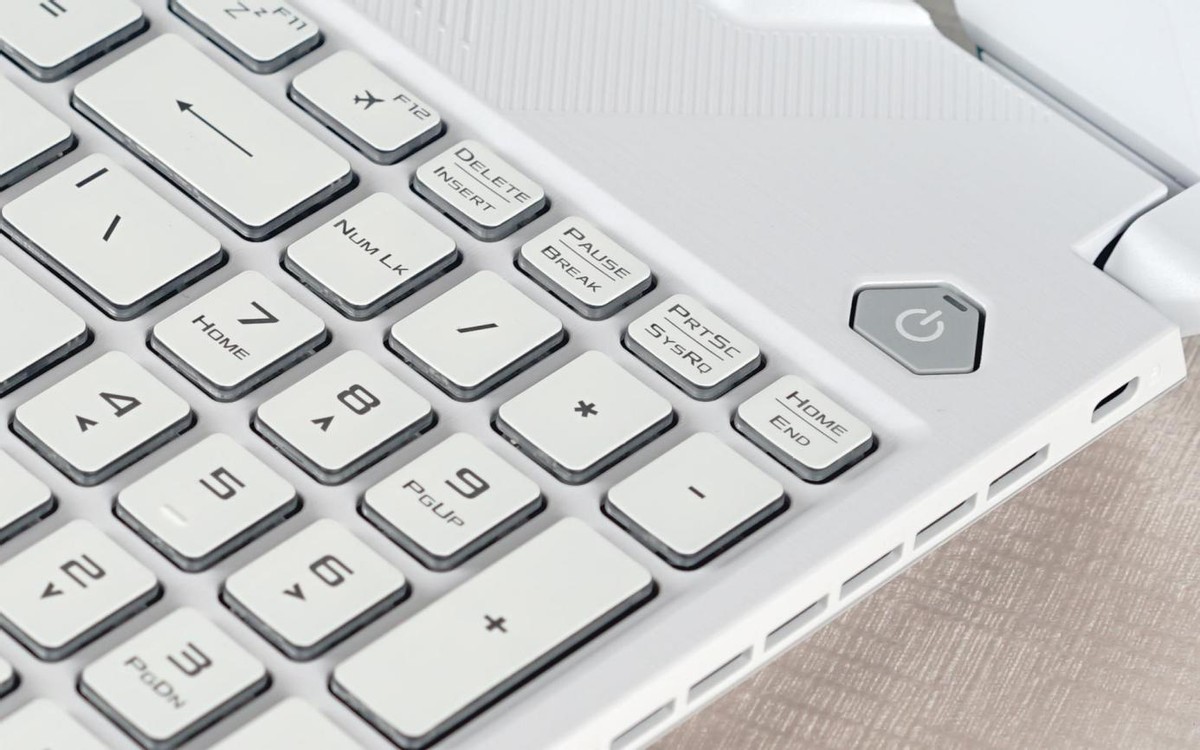 性能怪兽，5900HX+RTX3070，2.5K屏幕，华硕进阶版天选2笔电测评