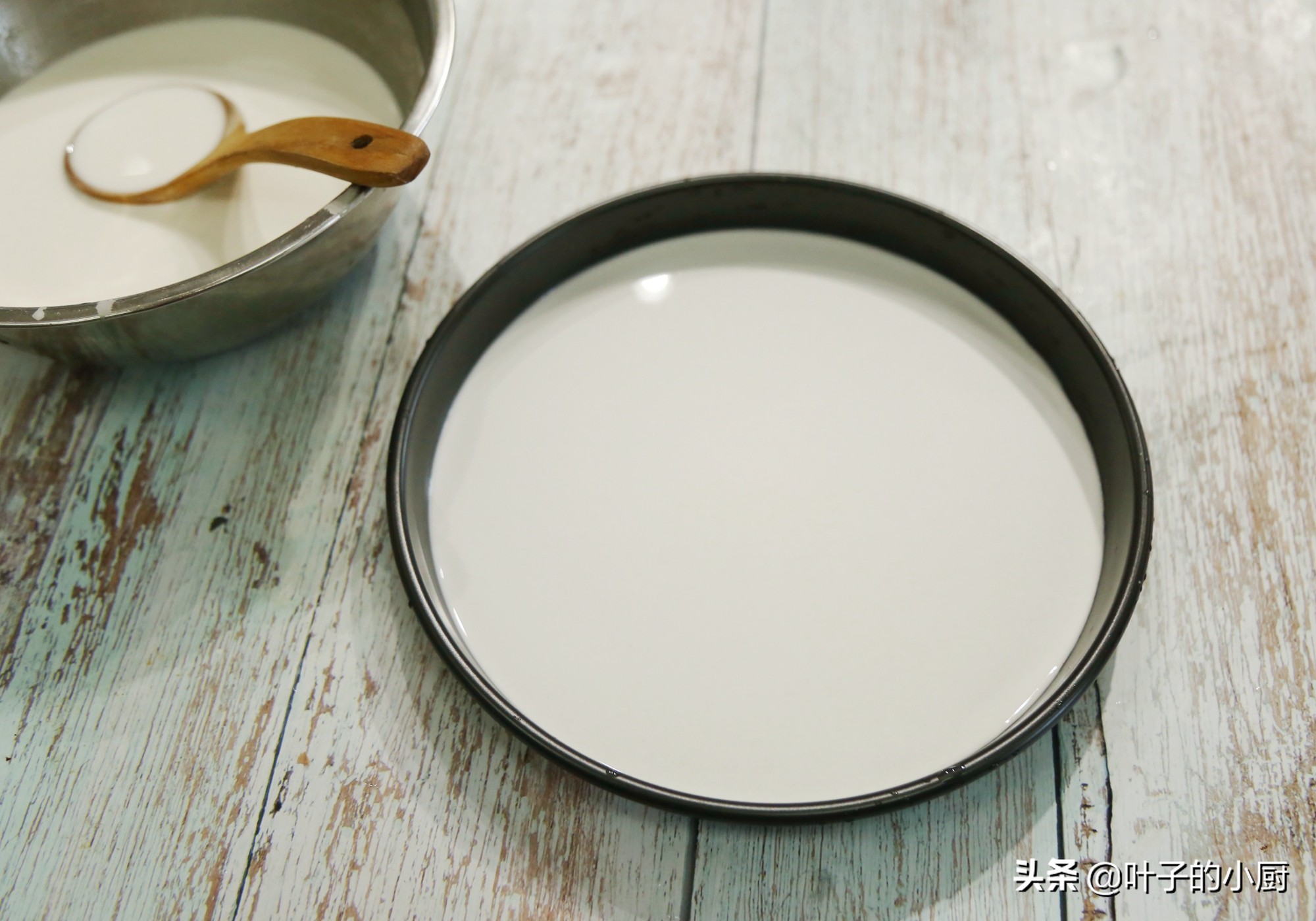 又到了吃凉皮擀面皮的季节,凉皮又软又劲道