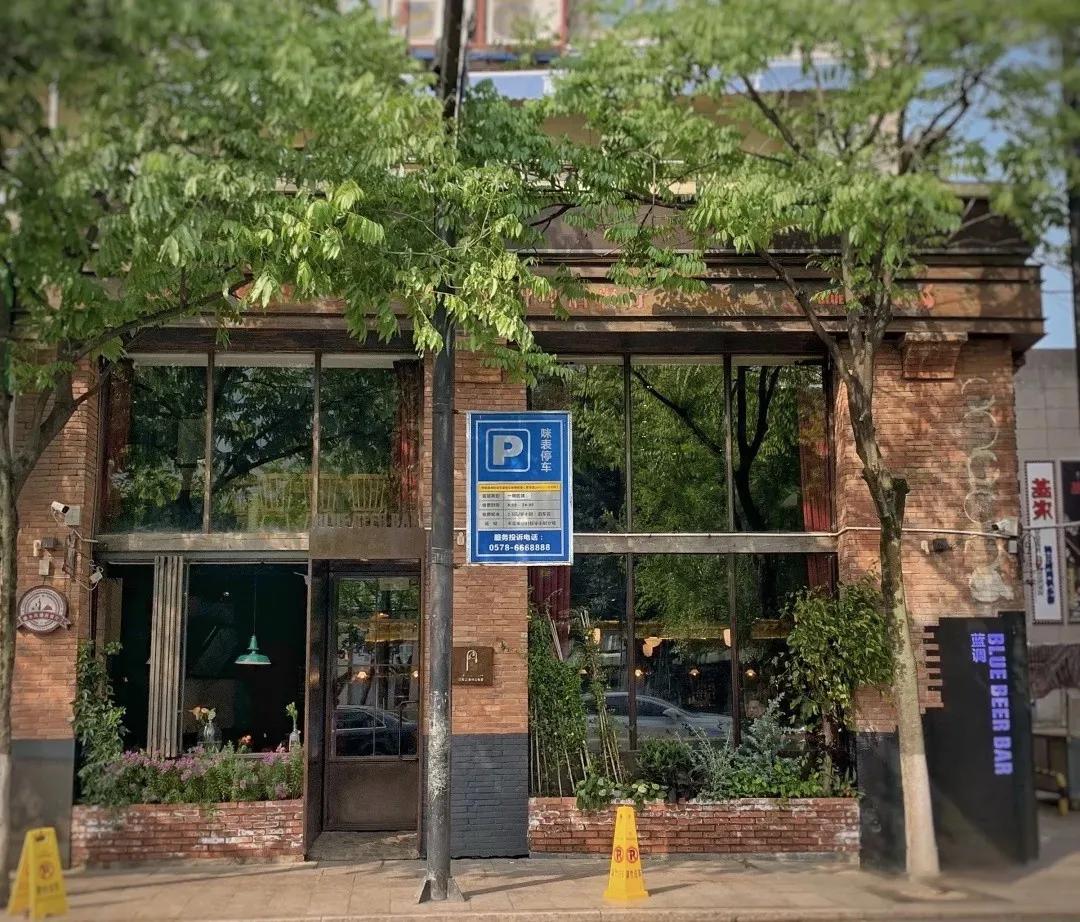 每天要喝掉两杯奶茶,每天要喝2000ml咖啡