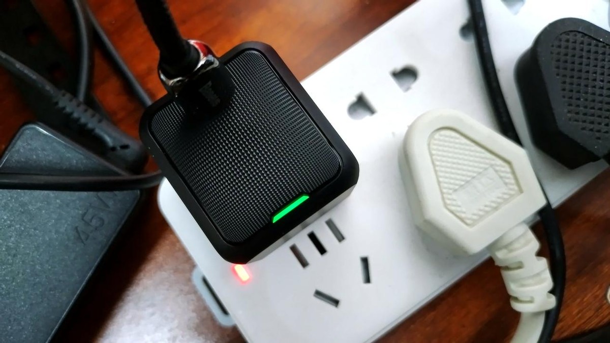 充电效率飞彪，体积小到逆天竟然还比苹果原充小60%AOHi65W体验