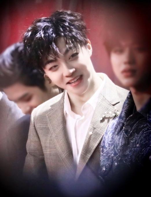 易烊千玺王源蔡徐坤九宫格,锡纸易烊千玺