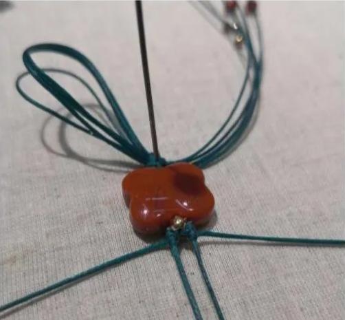 小孔转运珠编绳手链教程,2个珠子的小挂坠