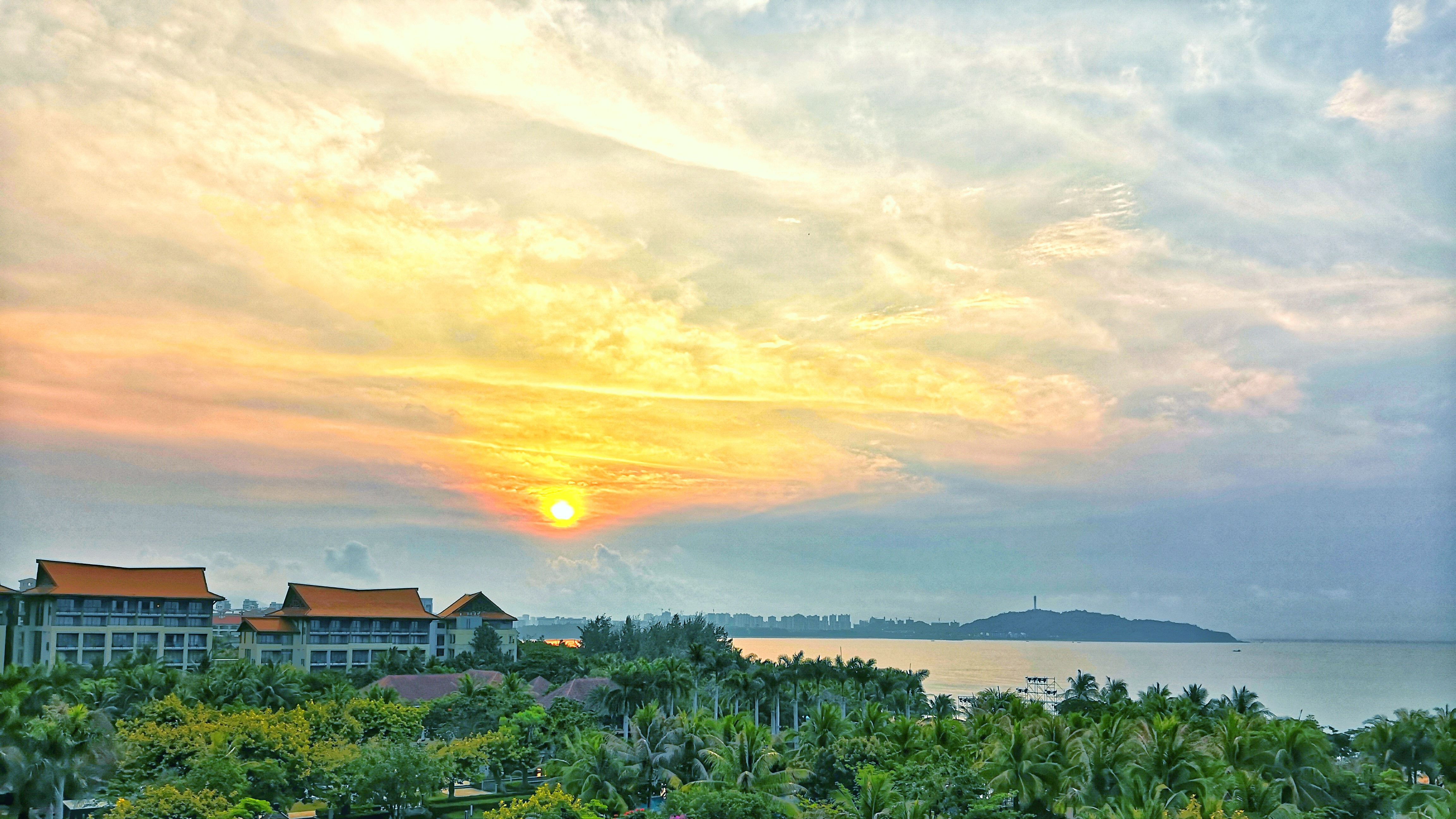 三亚如何找性价比高的住宿,三亚的高端酒店怎么选