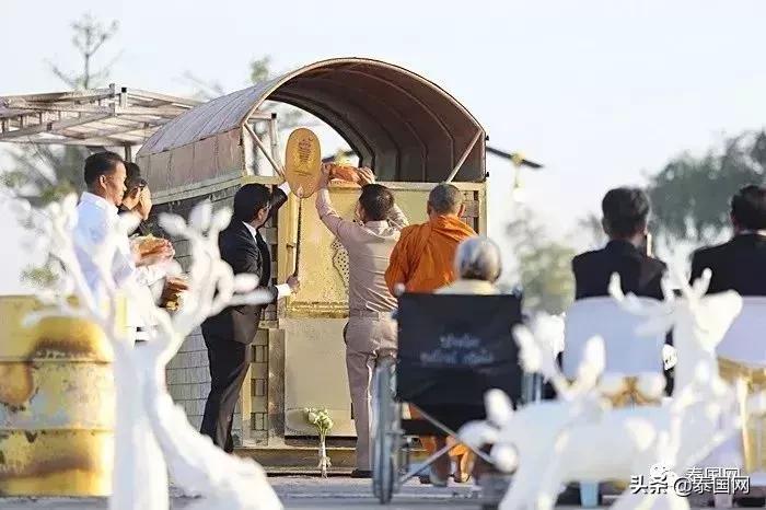 这名一生捐款60亿的高僧走了，曾救人无数，泰王也向他下跪……