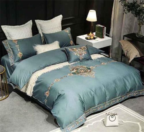 床上四件套跟床上三件套的区别,床上三件套和四件套包括什么