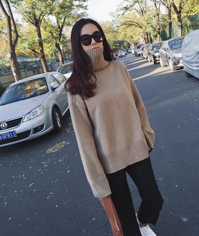 显白气质又柔软渐变慵懒风毛衣,浅紫罗兰色毛衣显黑还是显白