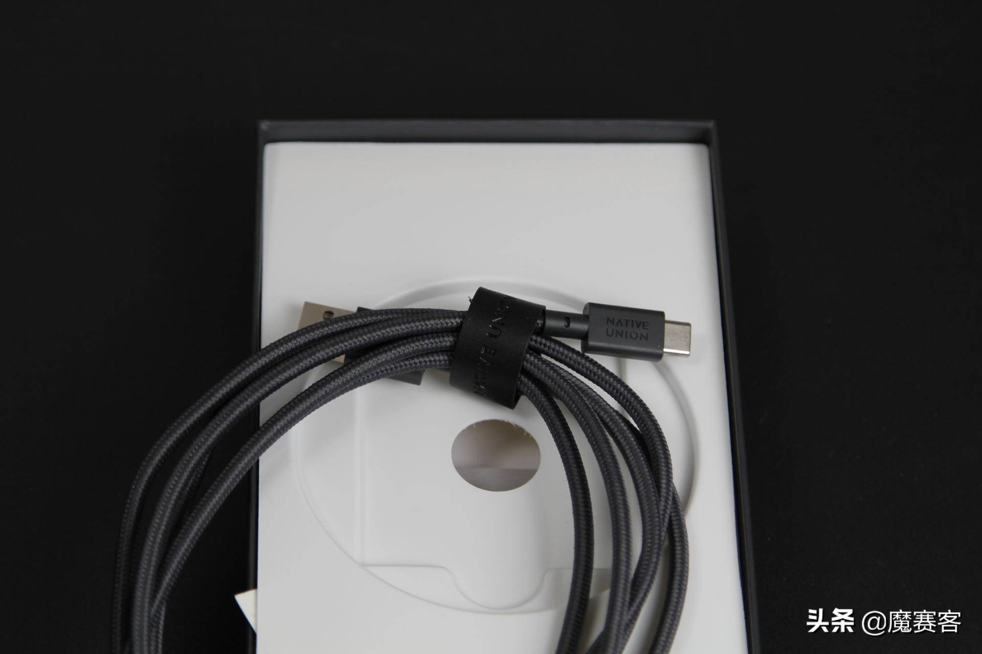 成年人的写字桌,成年人桌面书架